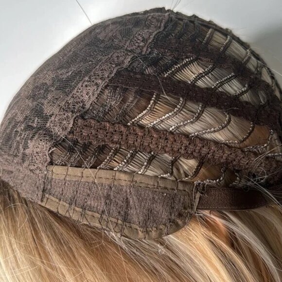 Blonde Wig - Realistic look - Picture 6 of 8